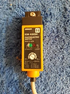OMRON E3S-X3CE4 FIBRE OPTIC PHOTO ELECTRIC SWITCH USED FREE UK DELIVERY - Picture 1 of 3