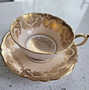 PARAGON Porcelain Tea Cup and Saucer Gold Gilt Gold Medallion Pattern - Picture 1 of 7