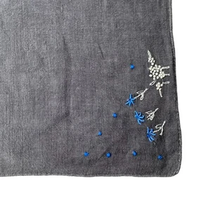 Handkerchief Gray Floral Blue White Flowers 11x11” Hankie - Foto 1 di 3