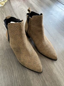 Crown Vintage Boots Womens Size 7  1/2 Leopard Animal Print - Picture 1 of 7