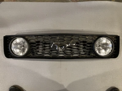 Ford Mustang GT 2005-2009 2006 parachoques delantero superior parrilla pony luz antiniebla OEM Foto 1 de 4