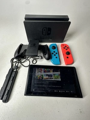 Consola Nintendo Switch con Joy-Con Rojo/Azul con Base y Cargador (LEER) Foto 1 de 4