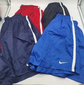 NIKE Uomo Piccolo Lotto di 4 Pantaloncini Palestra Atletica Leggeri Calcio Lucidi Y2K - Foto 1 di 15