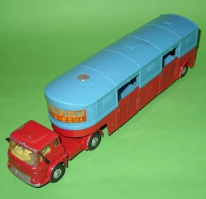 Corgi Major / 1130 Chipperfield’s Circus Bedford TK Horse Transporter - Picture 1 of 10