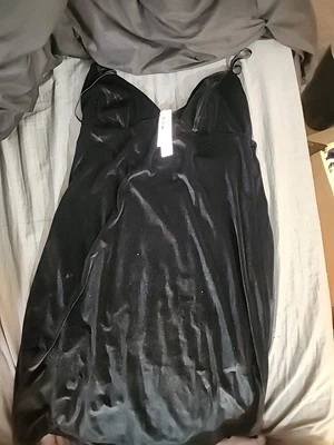 Nuevo con etiquetas Vestido Victoria’s Secret Sexy Negro Terciopelo Terciopelo Mini Sin Mangas Talla S  Foto 1 de 4