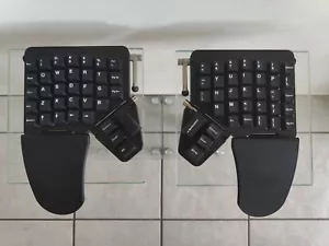 Moonlander Split Ergonomic Keyboard w. Lubed Everglide Aqua King + WoB Keycaps - Picture 1 of 8