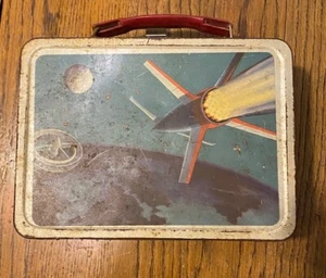 VINTAGE 1950s THERMOS SPACESHIP ASTRONAUT OUTER SPACE ROCKET LUNCHBOX NO THERMOS - Picture 1 of 4