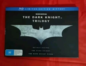 The Dark Knight Trilogy - Batman Limited Edition Giftset - Blu-Ray DVD DC Comics - Picture 1 of 7