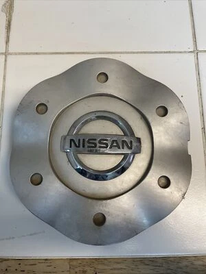 Колпак ступицы заднего левого колеса 2003-2005 Nissan Murano б/у от оригинального производителя - Изображение 1 из 4