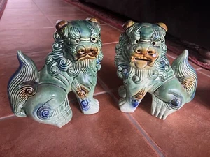 Juego de 2 pares de leones guardianes chinos de cerámica esmaltada vintage de 9” de alto - Imagen 1 de 15