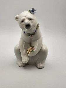Lladro #6355 Eisbär mit Blumen 2002 Porzellan Figur mit Box (neuwertig) - Bild 1 von 8