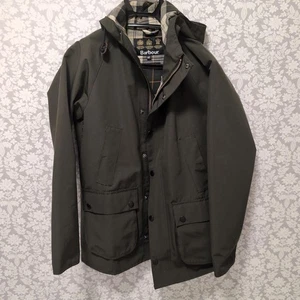 Barbour Bedale SL Kapuzenjacke Gr. 38 olivgrün gewachst Slim Fit - Bild 1 von 5