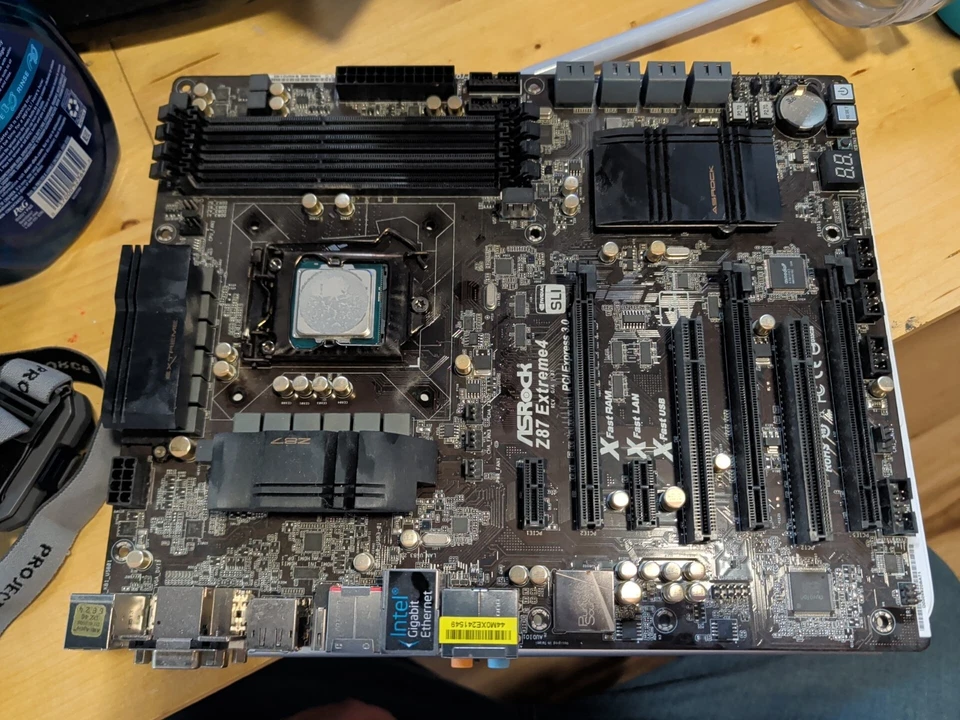 ASRock Z87 EXTREME4 Intel LGA1150 DDR3 mATX Motherboard - With i5 4690.  - Image 1 of 1