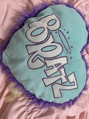 Almohada Bratz vintage con ribete de piel sintética púrpura Foto 1 de 2