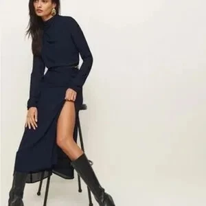 Reformation Tilda Kleid dunkelblau, sexy Seitenschlitz, Silvester Party, Gr. 6 neu mit Etikett - Bild 1 von 15
