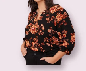 Blusa para mujer tórrida de rayón crepé tela tejida estampado floral detalle de cadena talla 4 - Imagen 1 de 15