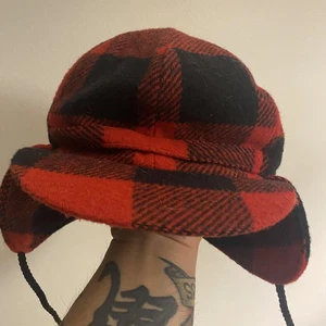 Buffalo Plaid Hat Trapper Fitted Mens Medium Red Black Ear Flap Sherpa Made USA - Picture 1 of 7