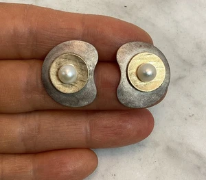 Vintage Artisan Textured Two Tone Sterling Silver Pearl Earrings Modernist - Bild 1 von 12