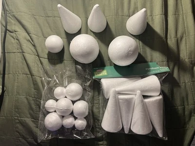 Árboles de Navidad, muñecos de nieve y bolas de espuma de poliestireno para artes y manualidades Foto 1 de 4