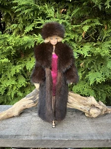 Cappotto e cappello visone marrone mogano 4 Silkstone Barbie Fashion Royalty bambola ~ Dimitha - Foto 1 di 14