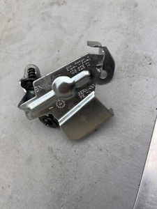 2008 BMW 535 Trunk Lock Bracket OEM - Bild 1 von 3