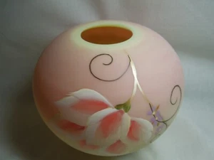 Fenton Round Burmese Vase - Picture 1 of 5