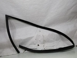 Guarnizione finestrino porta anteriore sinistra BMW serie 5 E39 95-03 530D LH - Foto 1 di 5