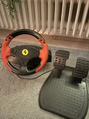 Thrustmaster Ferrari Red Legend Lenkrad und Pedale für PC/PS3 - Schwarz/Rot - Bild 1 von 3
