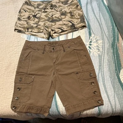 Lote de 2 pares de pantalones cortos para mujer de Arizona camuflados y marrones talla 5 Foto 1 de 4