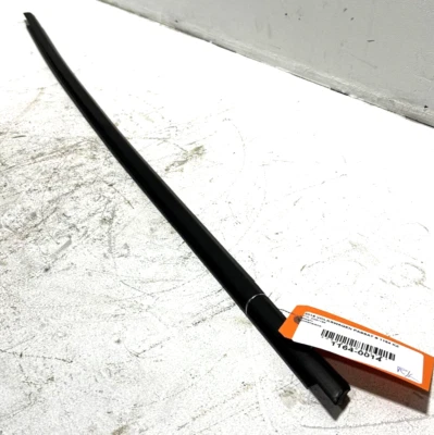 12-2018 VOLKSWAGEN PASSAT S PUERTA TRASERA IZQUIERDA VENTANA CROMADA MOLDURA SUPERIOR OEM Foto 1 de 4