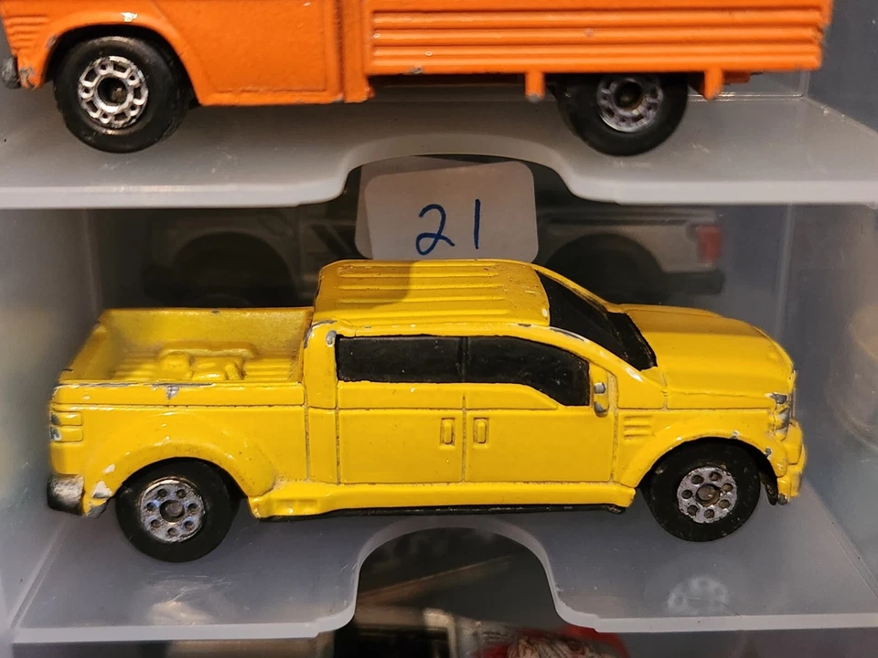 Hot Wheels & Matchbox (estuche #132) Ford Trucks f-150 f-100 Bronco Ranchero Foto 1 de 1