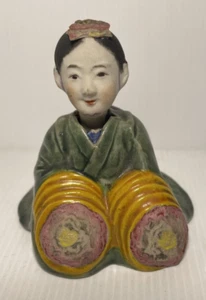 Estatua japonesa Meiji temprana cerámica asintiendo geisha asentiendo okimono rara antigua - Imagen 1 de 15