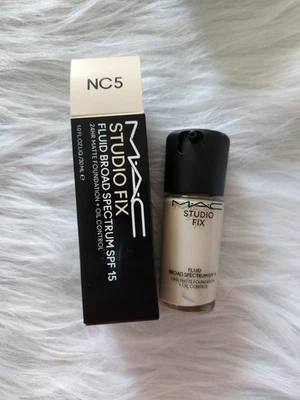 MAC Studio Fix Fluid Broad Spectrum SPF15 24HR Matte Foundation Oil Control NC5 - Image 1 of 3