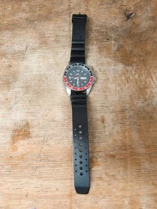 Shark 200m Taucheruhr Herren Shark Day Date 2-LD68223 Taucheruhr braucht Batterie - Bild 1 von 24