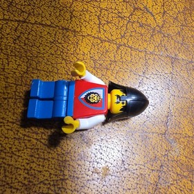 Lego Royal Knights 1843 6097 Dark Gray Neck-Protector Knight 3 Castle Minifigure