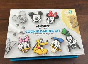 Williams Sonoma Disney Mickey and Friends Cookie Baking Kit 21 Pieces Unused? - Picture 1 of 9