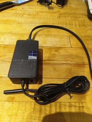 Microsoft Surface Charger 1536 12V 3.6A 48W - Image 1 of 3