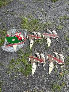 VINTAGE UNION PRODUCTS CHRISTMAS SANTA SLEIGH REINDEER YARD LAWN STAKES 70s - Picture 1 of 12