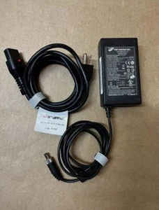 Adaptador de CA de 12 V para fuente de alimentación de montaje SkyWatcher EQM-35 con bloqueo - Imagen 1 de 2
