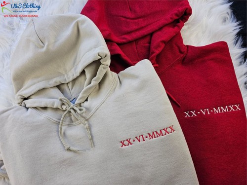 VALENTINO Felpa con cappuccio ricamata numeri romani regalo anniversario personalizzata iniziale top