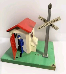 Vintage Lionel CROSSING GATE STATION O Gauge Untested  Red And White House  - Picture 1 of 13