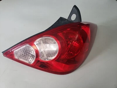 Luz trasera derecha Nissan Versa 2010 hatchback OEM Foto 1 de 4