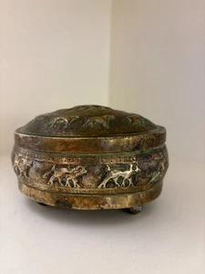 Antike ovale Messing Schnupftabak Gold Schmuckschatulle Elefant mystische Tiere - Bild 1 von 8