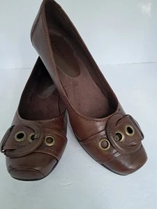 BARE TRAPS WOMEN'S ROOVIE BROWN LEATHER PUMPS - 8.5M - FLATS W/BUCKLE DESIGN - Picture 1 of 8