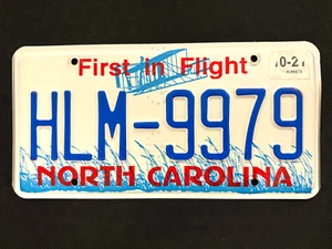 2021 North Carolina Nummernschild HLM9979 .... FIRST IN FLIGHT SEA OATS BI-PLANE - Bild 1 von 1