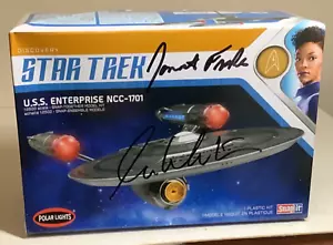 Star Trek William Shatner Jonathon Frakes Autographs Enterprise Model Kit 2019 - Picture 1 of 6