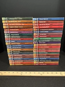 1980s Harlequin Romance Novels Forty-Four (44) Various Titles Vintage - Imagen 1 de 14