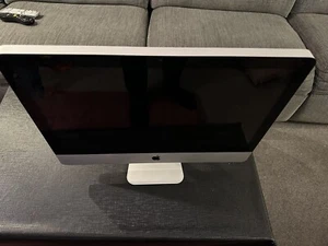Apple iMac 21.5" A1311 Core i3 3.06GHz - Picture 1 of 6