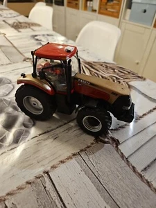 Case Ih Magnum 305 Gold Signature Edition modello trattore - Foto 1 di 12