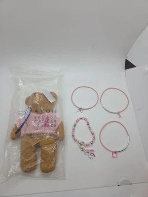 Mini oso de peluche vintage 2001 Avon Breast Cancer Awareness Crusade + 4 pulseras Foto 1 de 4